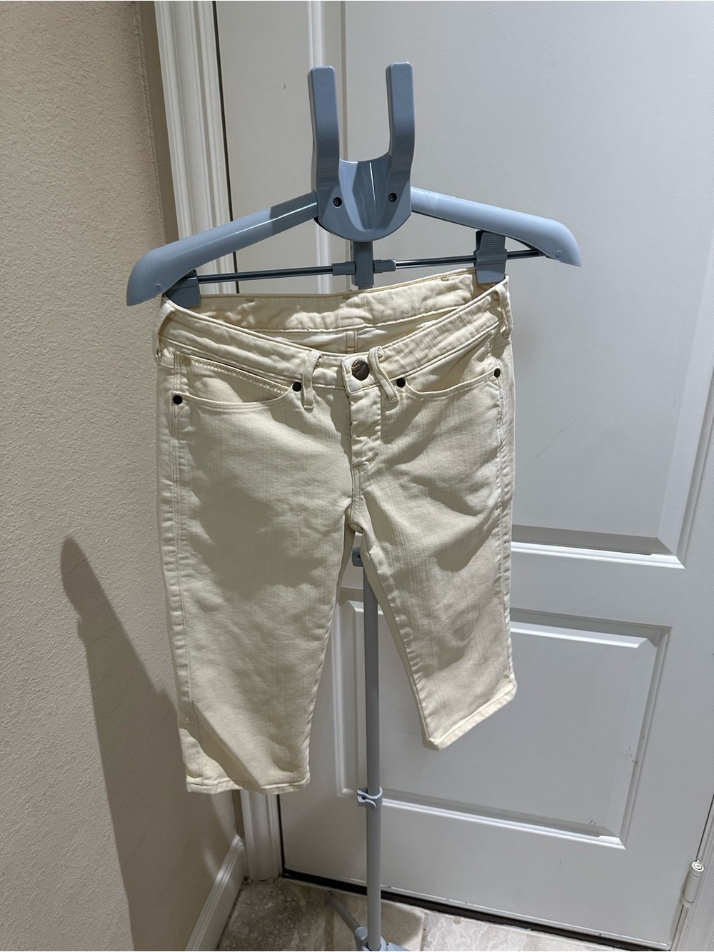 Wrangler Off-White Denim Cropped Jeans with Leather Patch